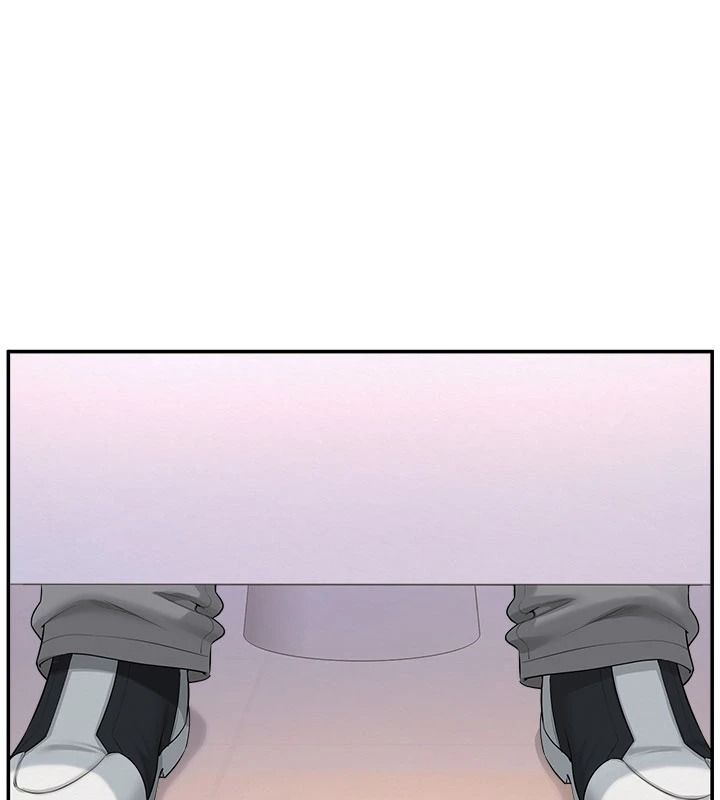 校園成人禮第57話-躲在男廁親密接觸
